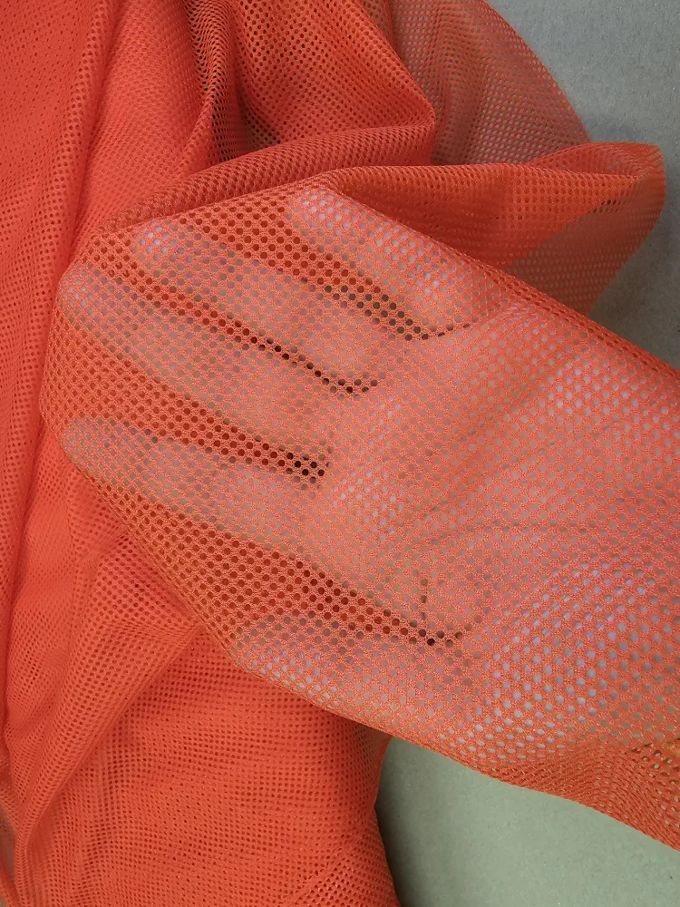 Síťovina červeno-oranžová