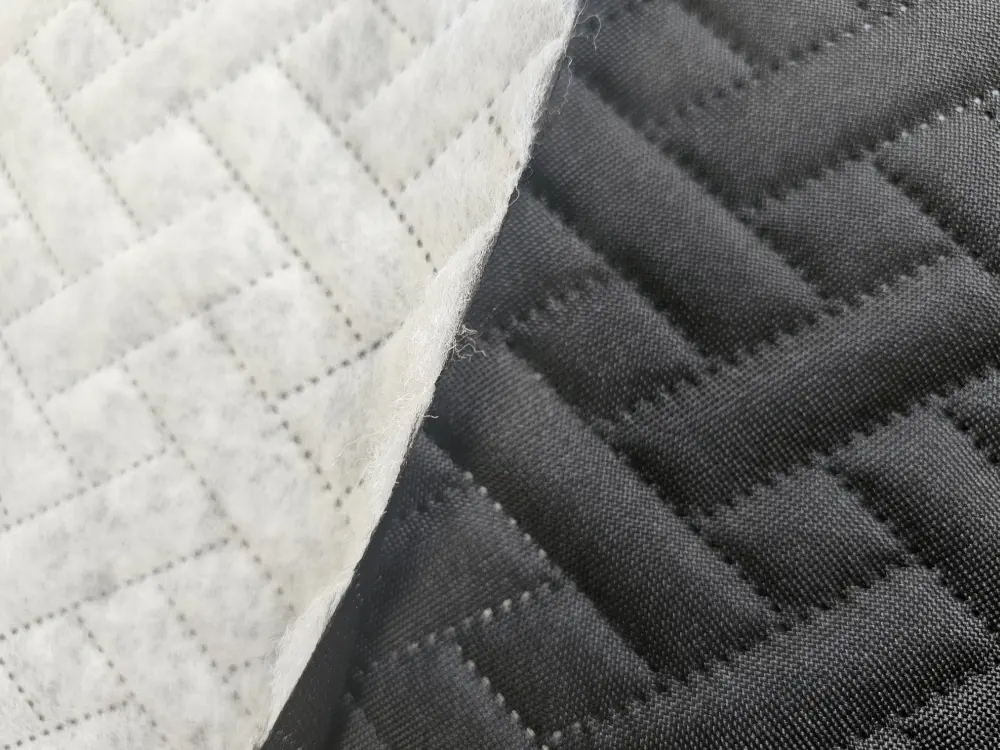 Zateplená černá kočárkovina