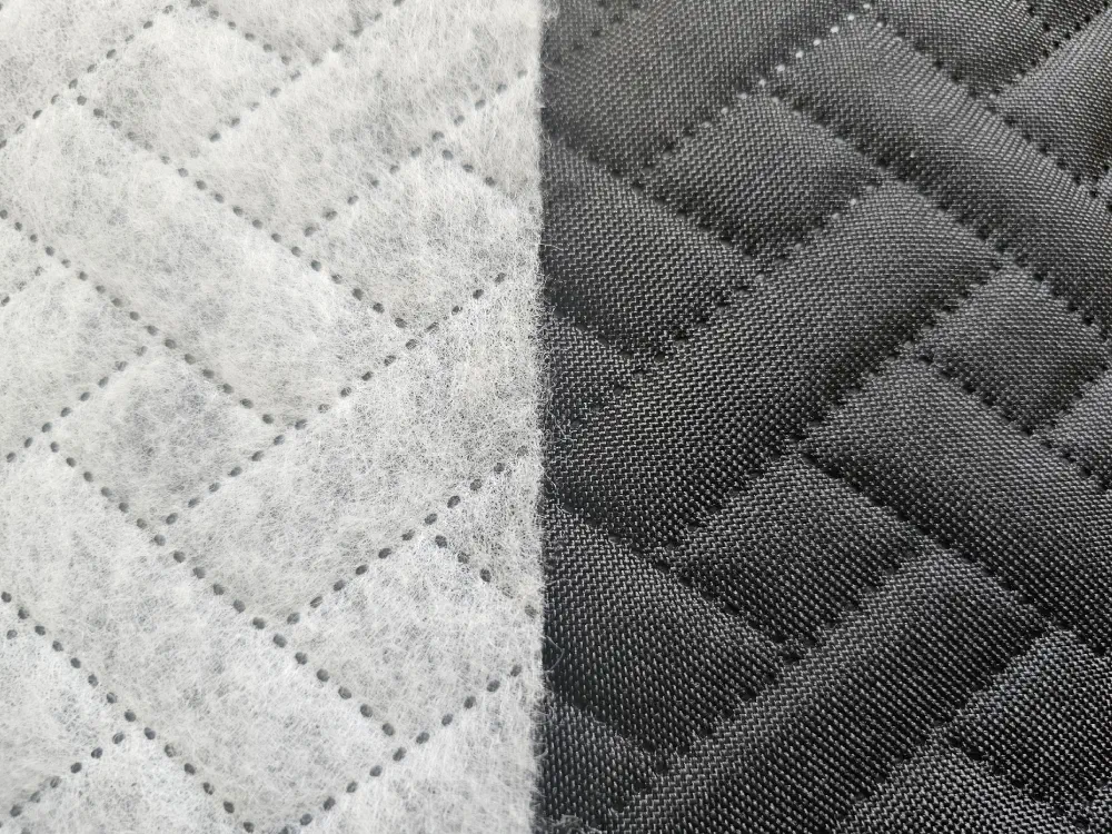 Zateplená černá kočárkovina