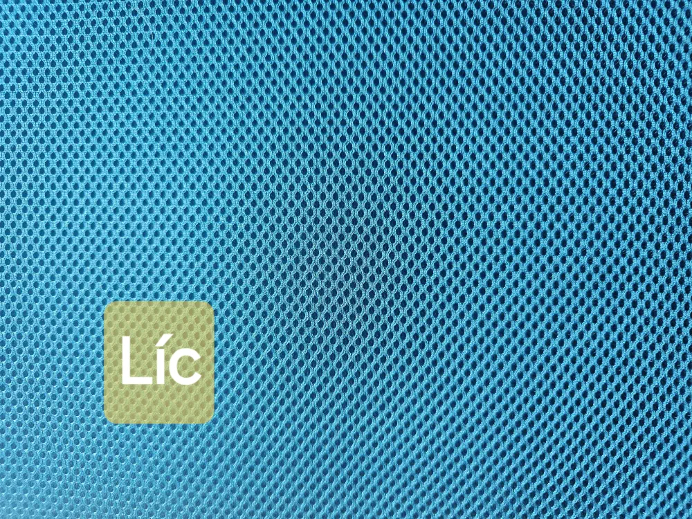 Distanční tyrkysová síťovina