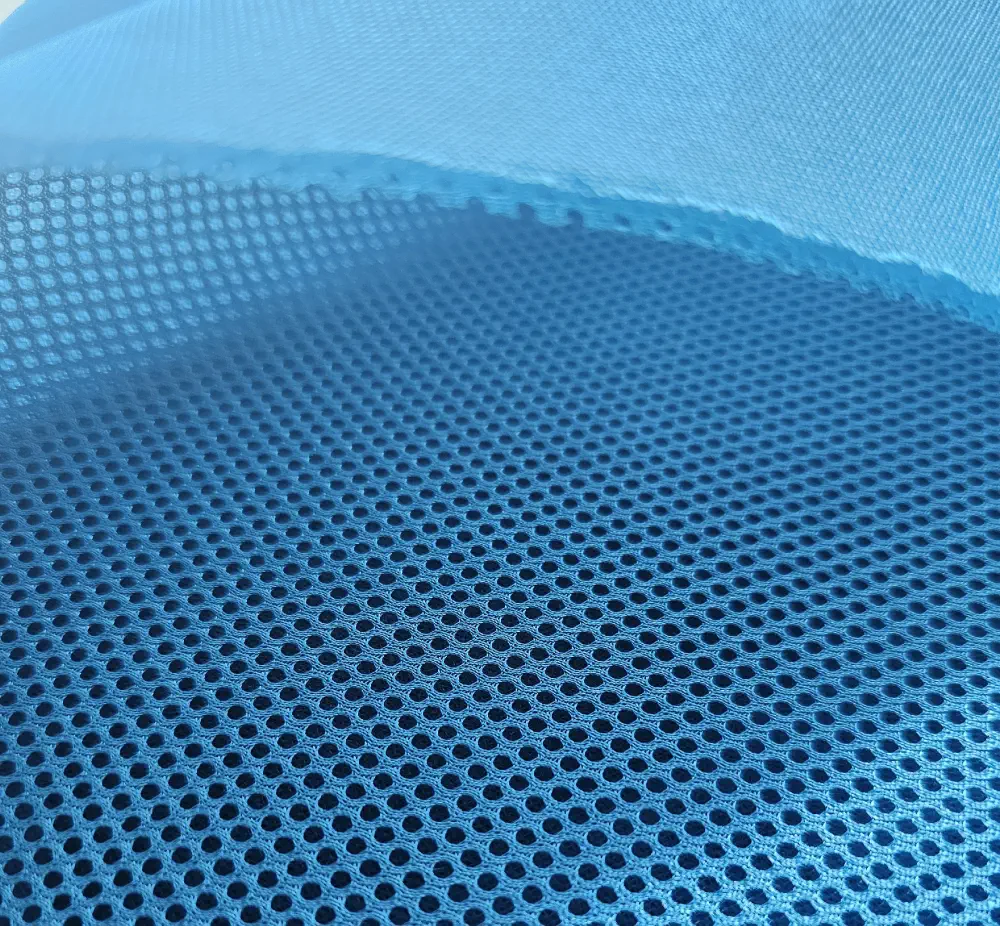 Distanční tyrkysová síťovina