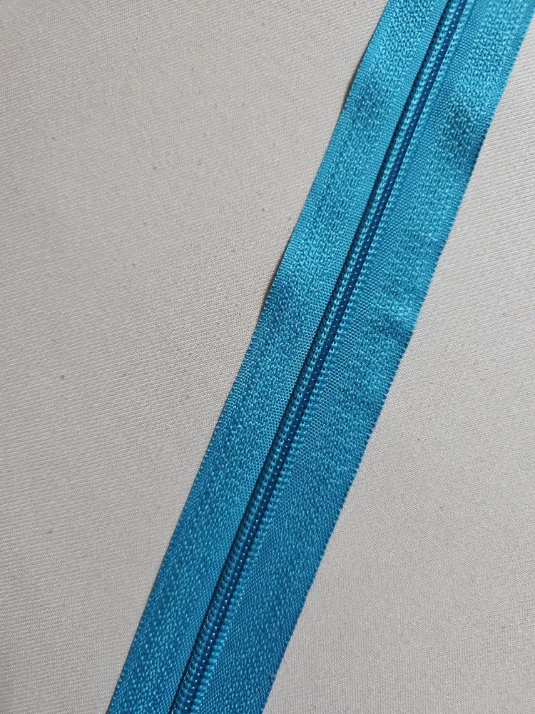 tyrkysový zip spirálový 5mm metráž