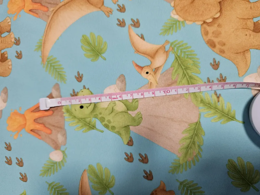 Zimní softshell s dinosaury a sopkou