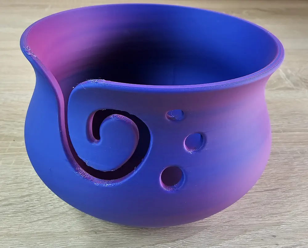 Miska na menší klubíčka – fialovo-růžové žíhání