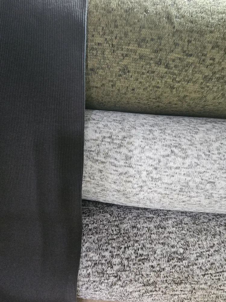 Svetrovina počesaná vojenská