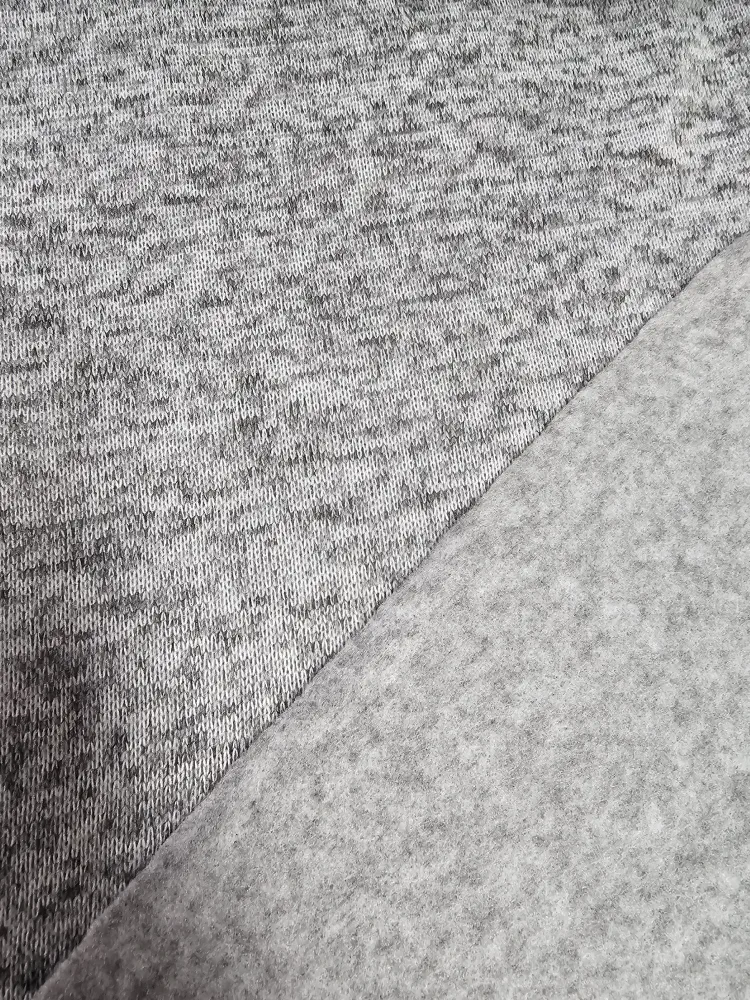 Svetrovina počesaná světlá šedá