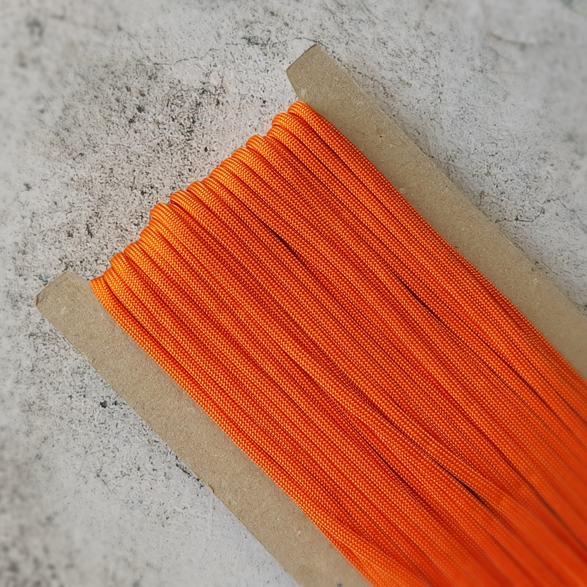PARACORD 550 - 215 - oranžová tmavší - balení 25 metrů