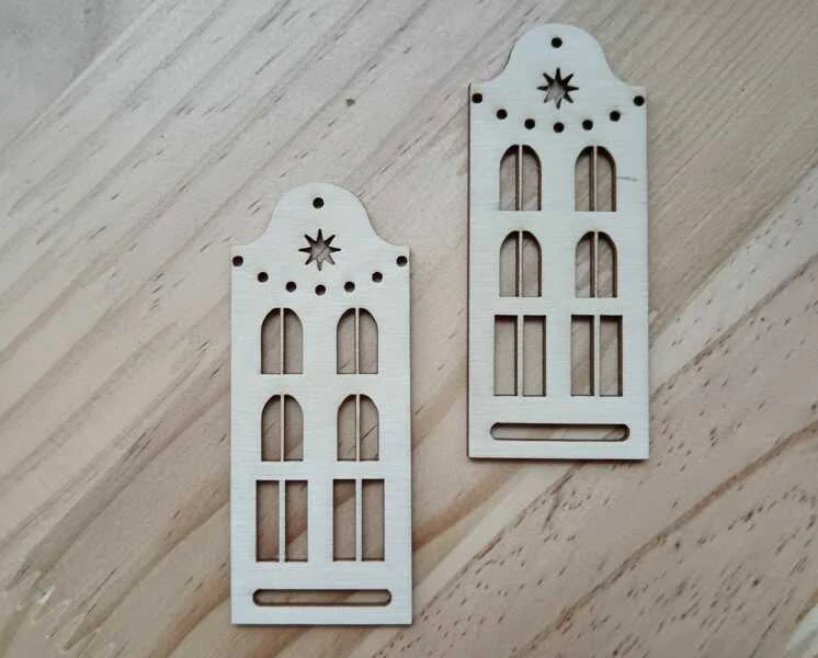 Dřevěné domečky, výška 8,5 cm