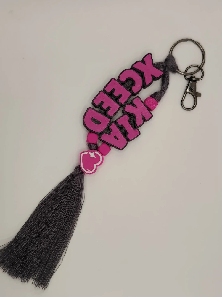 Písmenko Magenta na černé