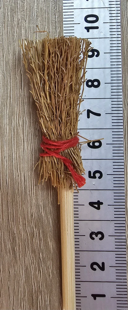 Dekorační košťátko 9 cm