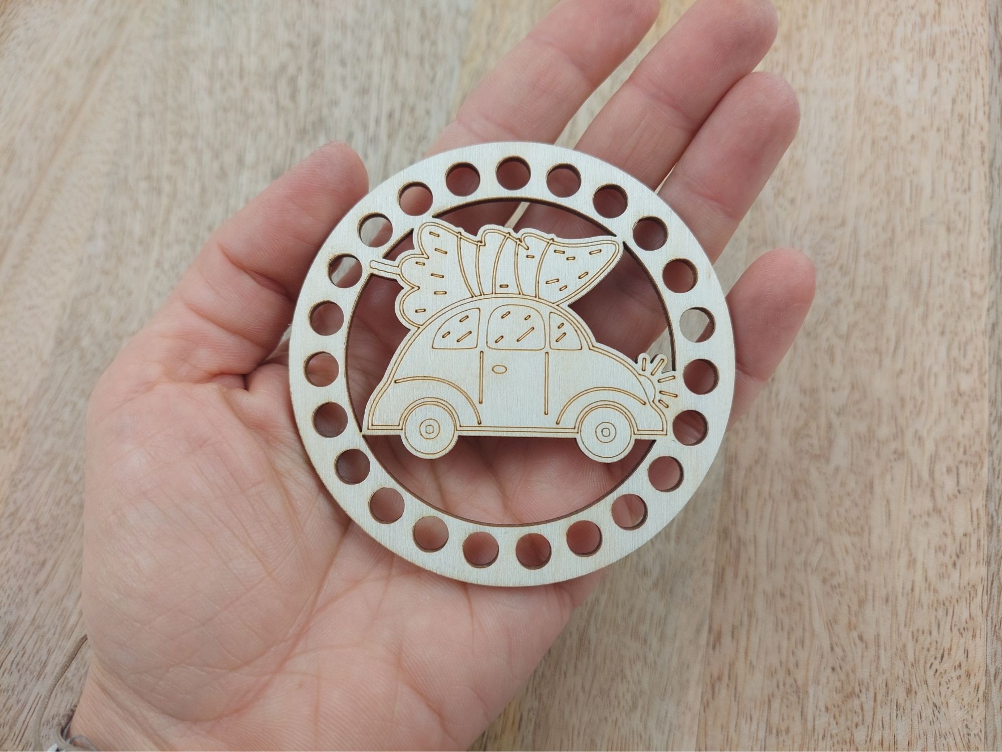 Vánoční baňka k obháčkování – 8cm – mašle