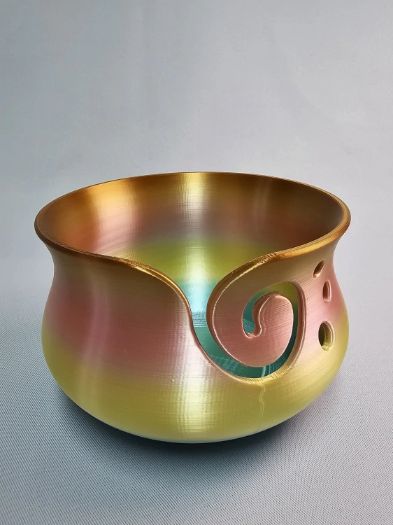 Háčkovací miska na přízi vel. M – jemná duhová perleť