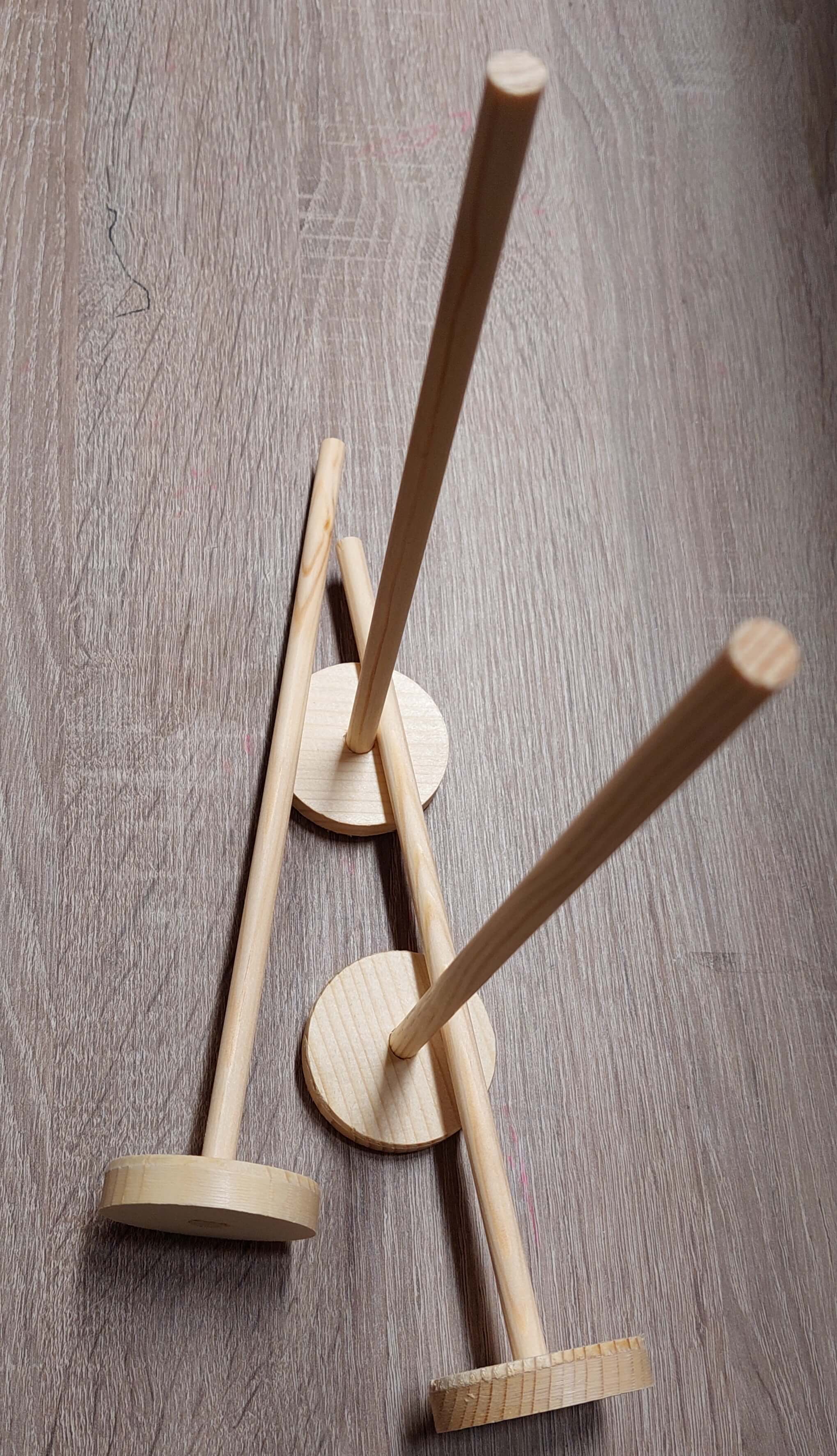 Dřevěný stojan na výrobu macramé anděla