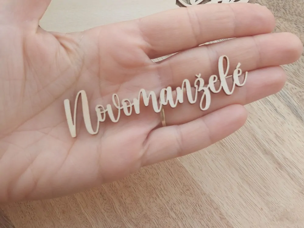 Dřevěný nápis NOVOMANŽELÉ - 9 cm