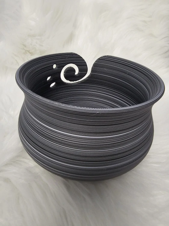 Háčkovací miska na přízi vel. M – zebrovaná černobílá