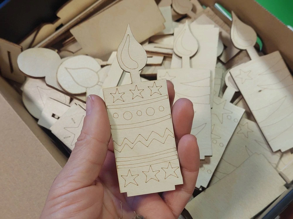 Dřevěné svíčky k vymalování