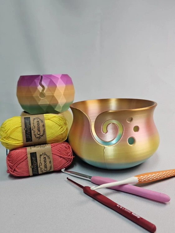 Háčkovací miska na přízi vel. M – jemná duhová perleť