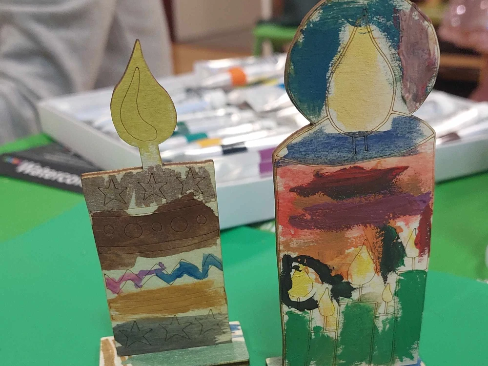 Dřevěné svíčky k vymalování