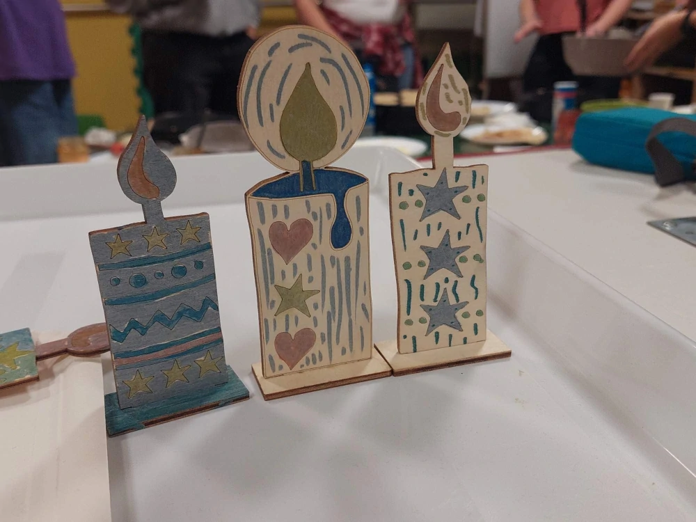 Dřevěné svíčky k vymalování