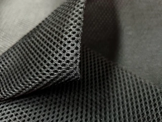 Distanční černá síťovina -šíťová pěna