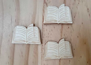 Dřevěná kniha - 2,8 x 2 cm