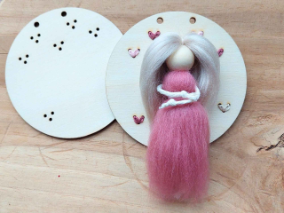 Dřevěné kolečko pod macramé Andělku - 10cm - k vyšití