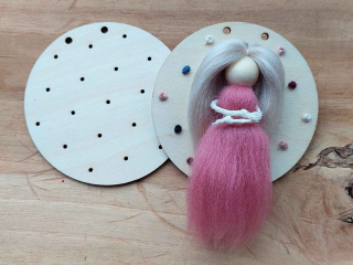 Dřevěné kolečko pod macramé Andělku - 10cm - k vyšití